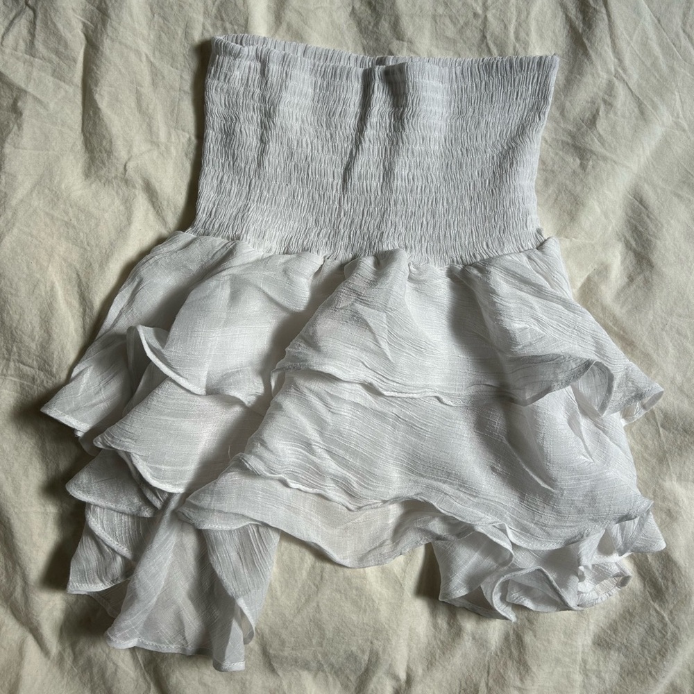 White flowy skirt